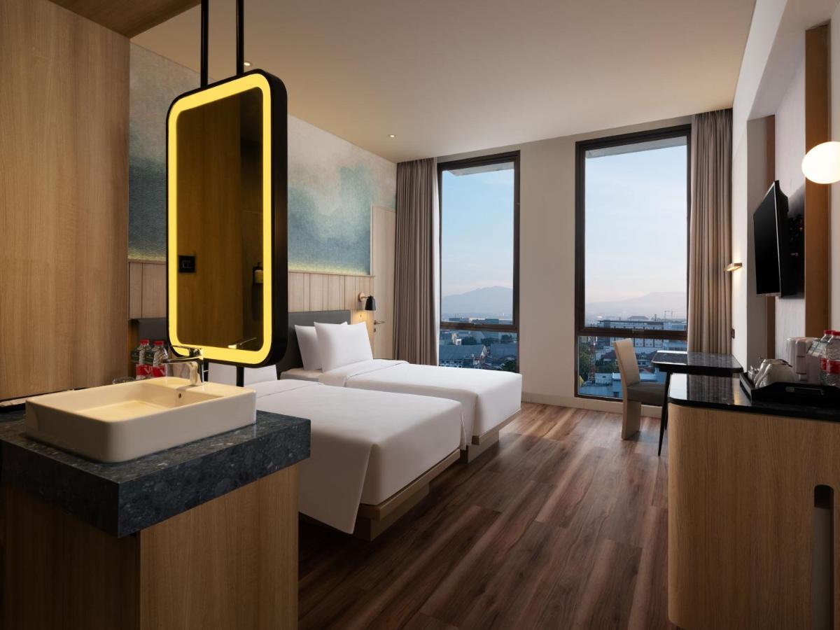 Hotel Santika Pasirkaliki Bandung Kültér fotó