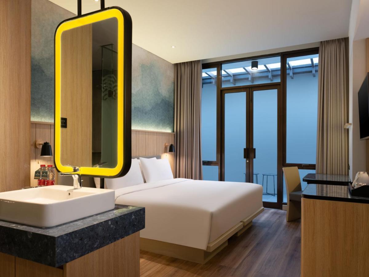Hotel Santika Pasirkaliki Bandung Kültér fotó